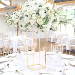 colonne-centre-table-dore-fleurs.webp